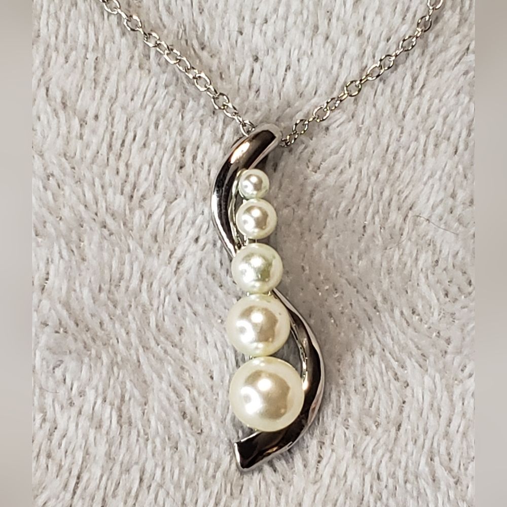Silver and white pearl Necklace, S shaped - Picture 1 of 6